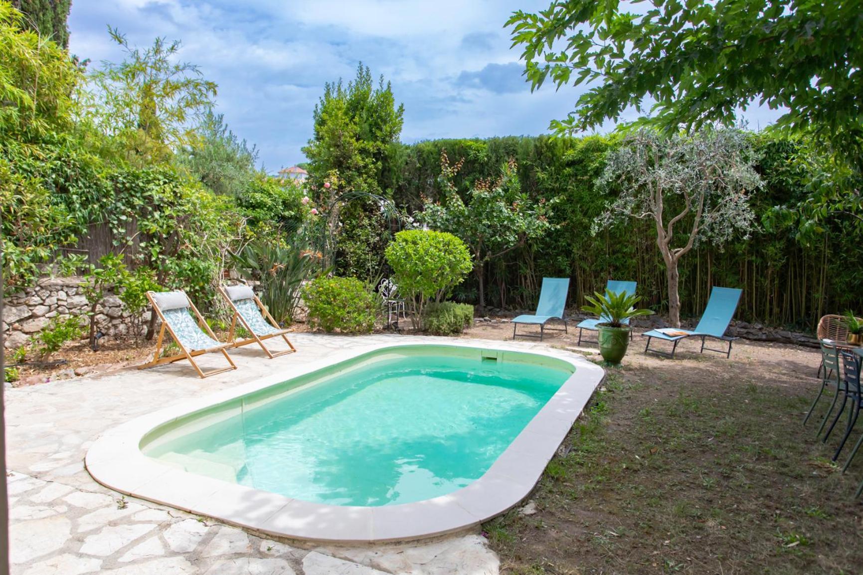 C8 - Lovely House 4 Bdr - Pool, Ac, Garage & Wifi Villa