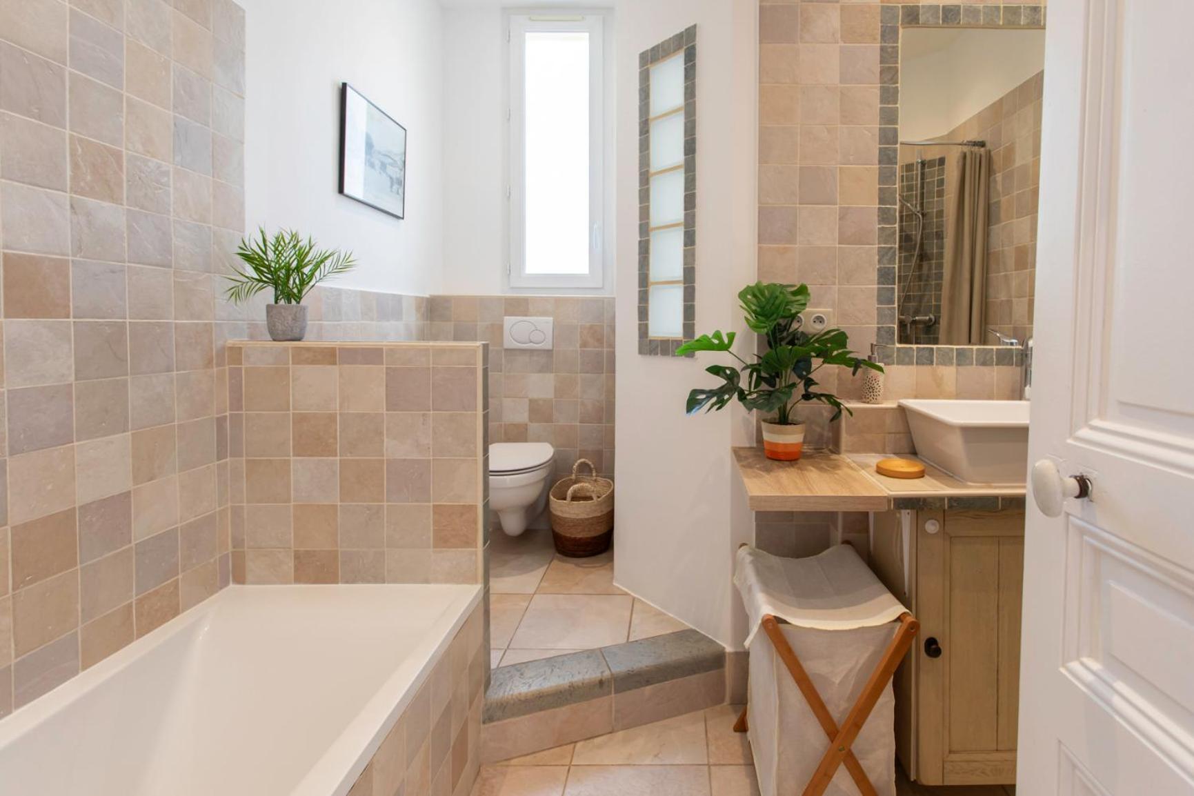 Villa C8 - Lovely House 4 Bdr - Pool, Ac, Garage & Wifi *