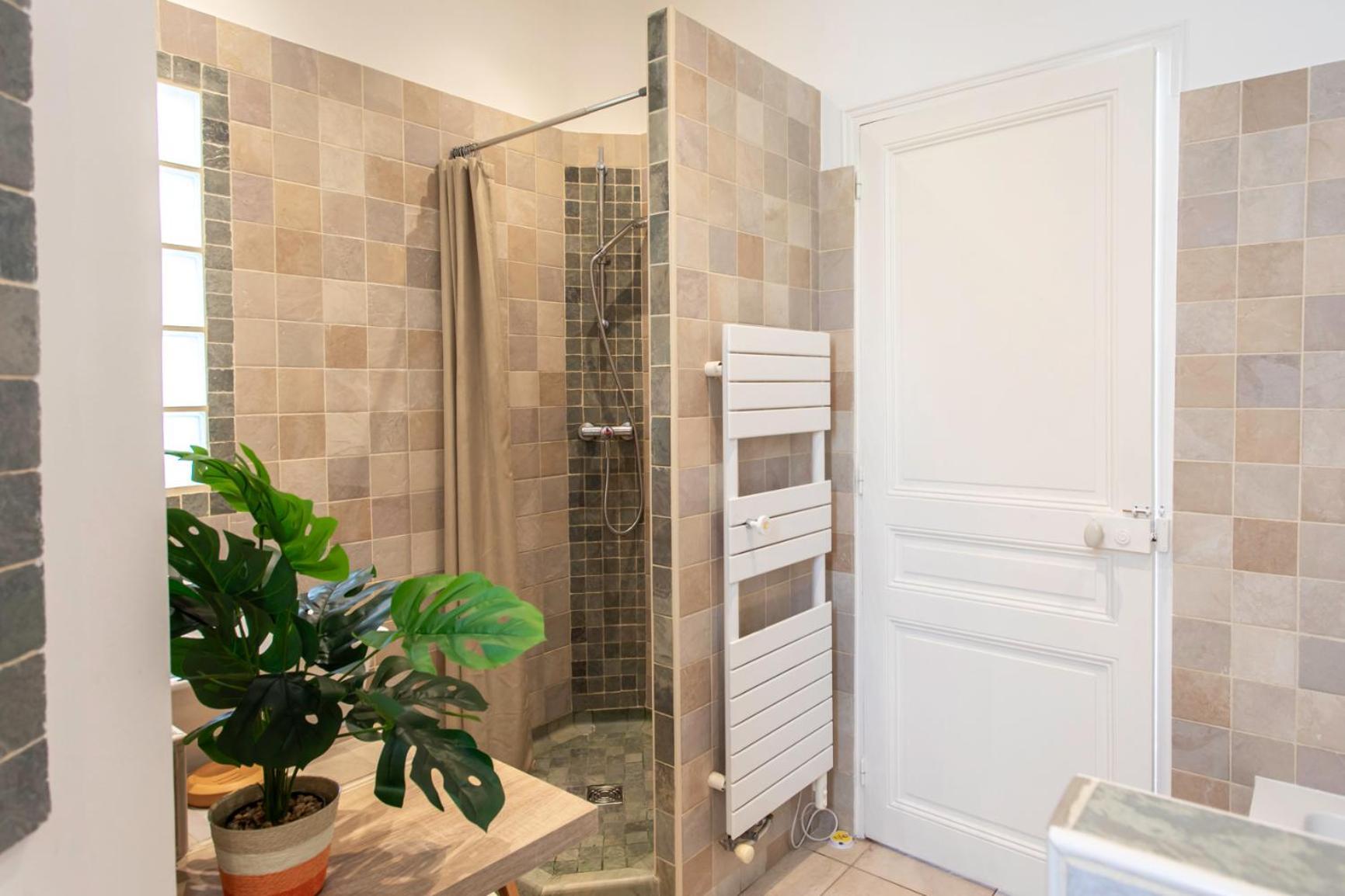 C8 - Lovely House 4 Bdr - Pool, Ac, Garage & Wifi * Cannes