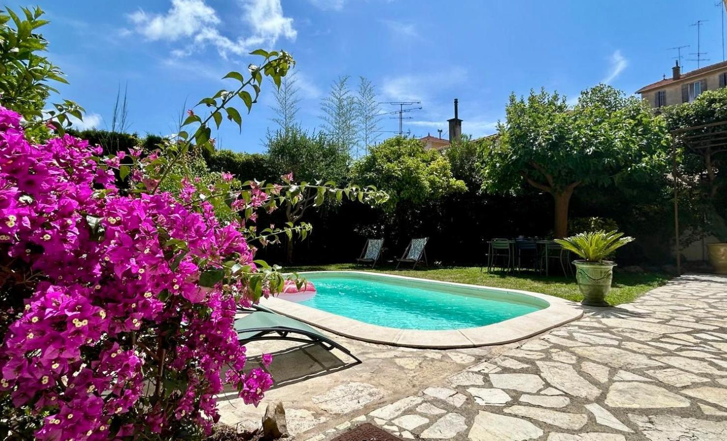 C8 - Lovely House 4 Bdr - Pool, Ac, Garage & Wifi